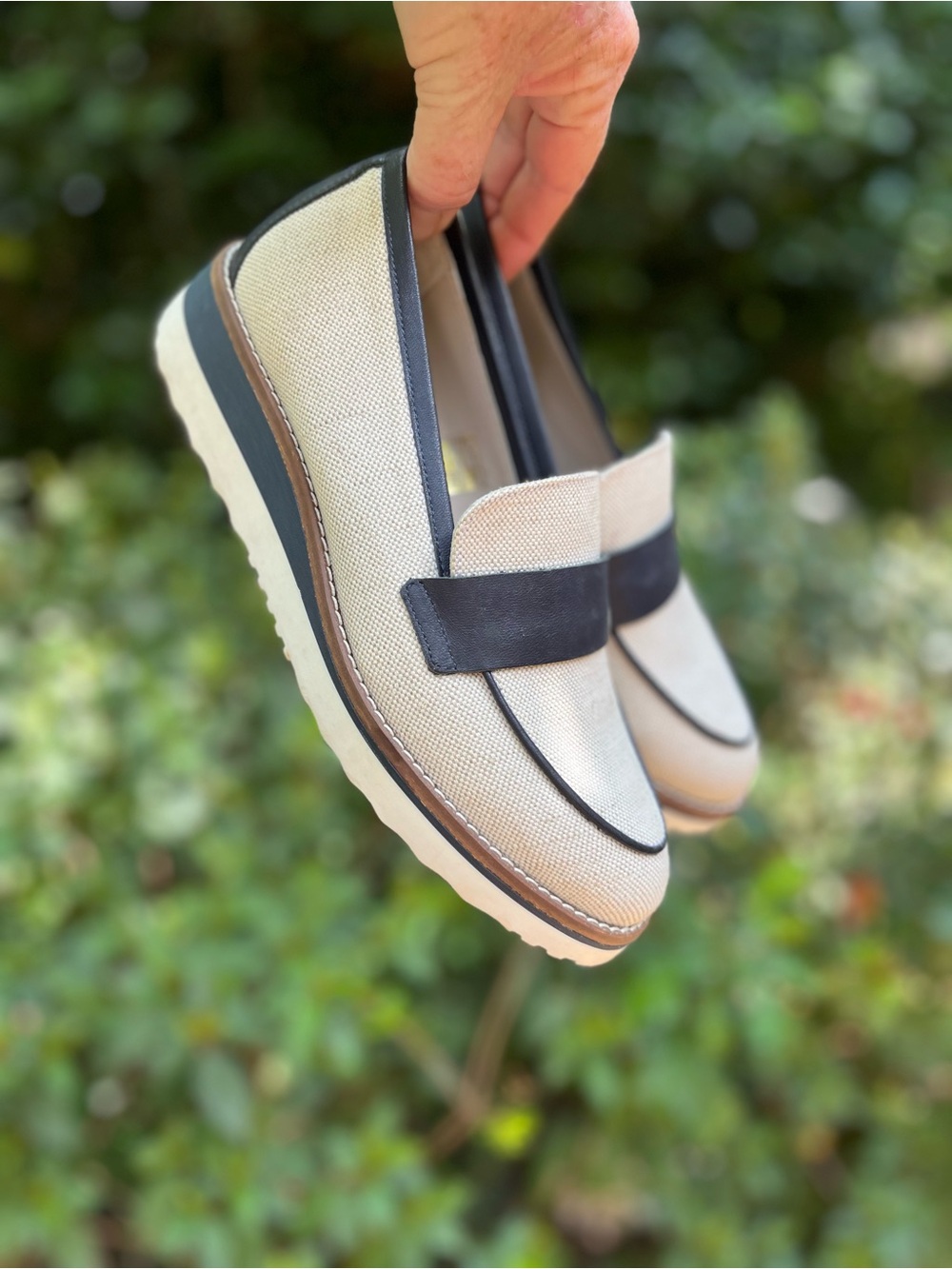 Boden  Summer End.  Cream Canvas Slip-On with Black Trim and Gold 37/6.5-